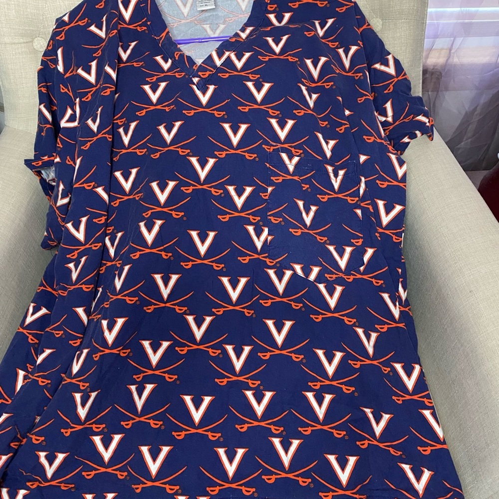 UVA Scrub Top XL